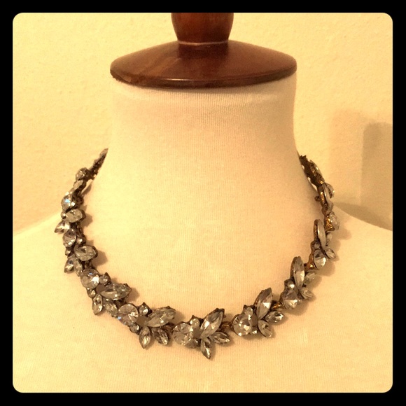 Jewelry - Crystal Gem & Leaf Necklace!